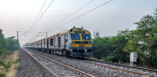 UP: ऑफ सीजन में भी ट्रेनों में कन्फर्म टिकट का संकट, दिल्ली-मुंबई समेत प्रमुख रूटों पर लंबी वेटिंग, जानें कारण