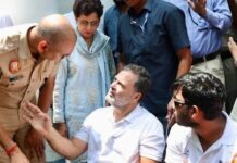 INDIA Bloc March Live: 2 घंटे की पुलिस हिरासत के बाद राहुल-प्रियंका गांधी रिहा, किंग्सवे कैंप से निकले