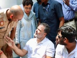 INDIA Bloc March Live: 2 घंटे की पुलिस हिरासत के बाद राहुल-प्रियंका गांधी रिहा, किंग्सवे कैंप से निकले