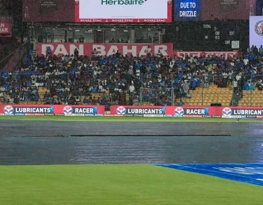 IND vs WI 5th T20: рдмреЗрдВрдЧрд▓реБрд░реБ рдореЗрдВ рдкрд╣рд▓реЗ рдмрд╛рд░рд┐рд╢ рдлрд┐рд░ рдИрд╢рд╛рди-рдирдорди рдХрд╛ рддреВрдлрд╛рди, рдЪреМрдХреЛрдВ-рдЫрдХреНрдХреЛрдВ рдХреА рдмрд░рд╕рд╛рдд рдХреЗ рдмрд╛рдж рдореИрдЪ рд░рджреНрдж